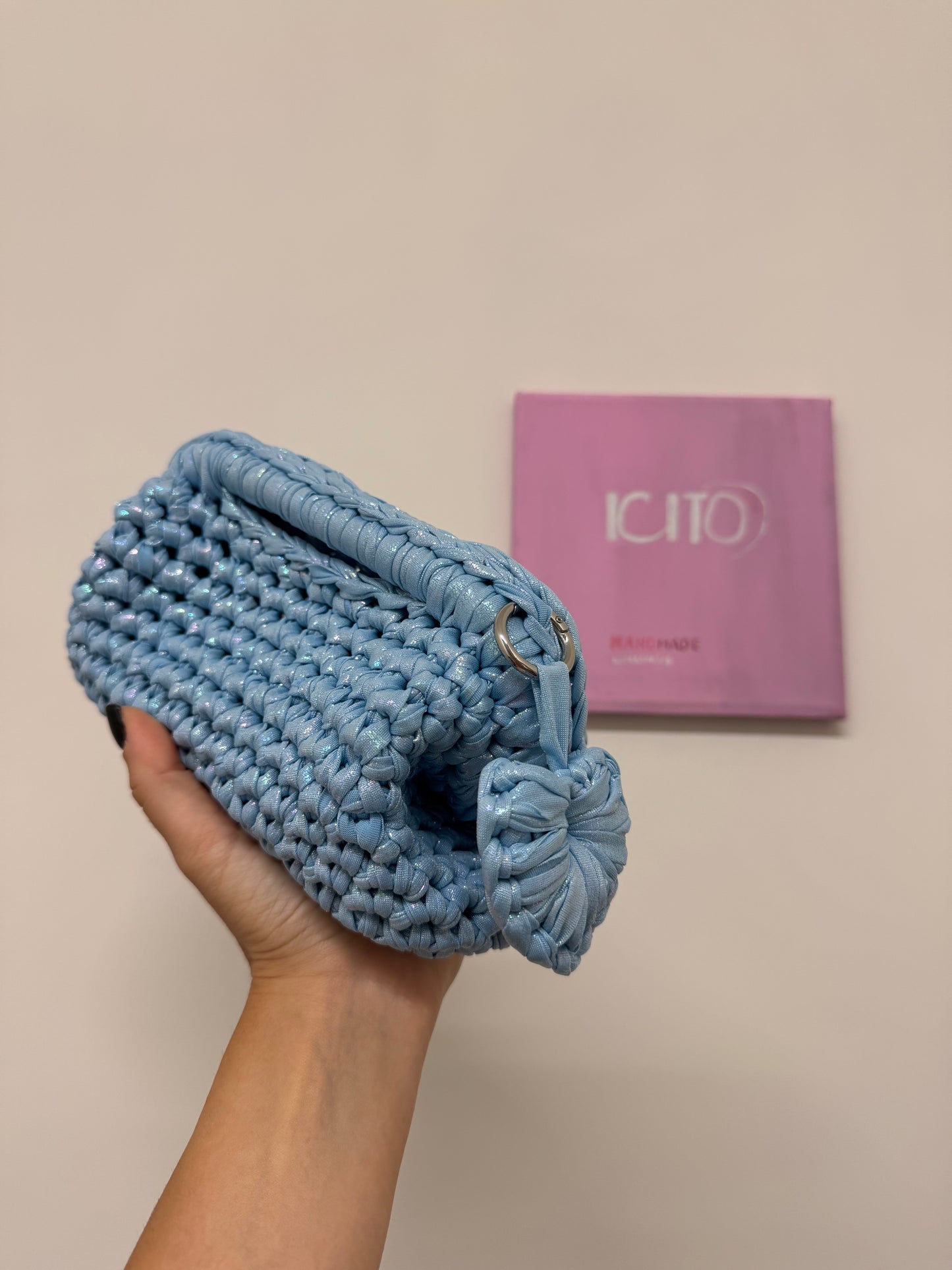 Clutch Azzurro Laminata